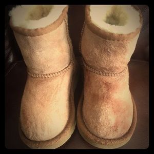 Toddler ugg boots size 7
