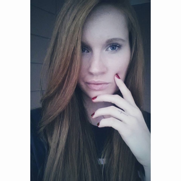 Meet your Posher, Julia - Picture 1 of 1