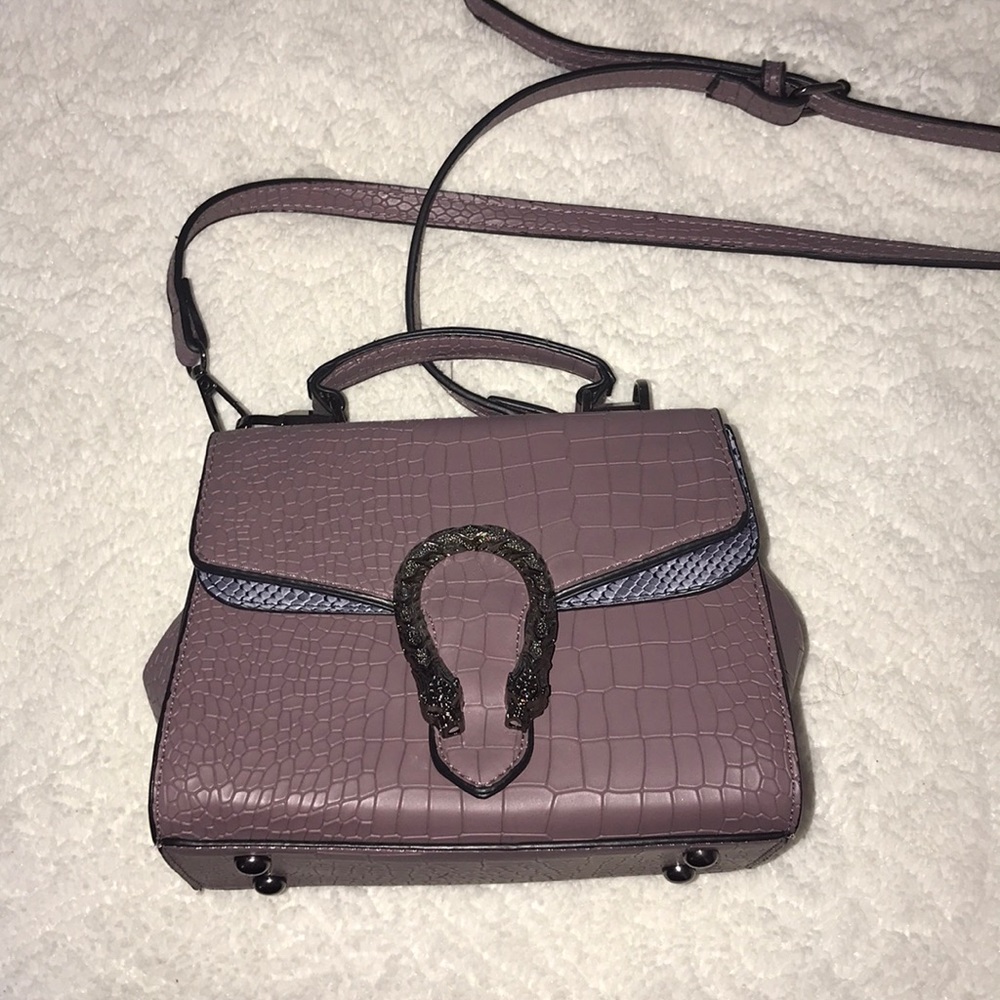 Snake pattern crossbody with snake head buckle