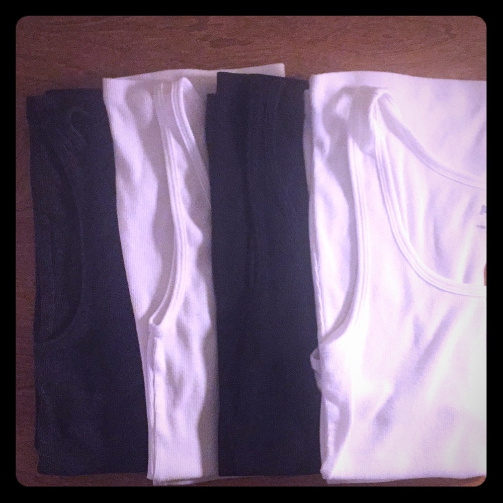 4 Old Navy tanks