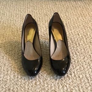 Michael Kors Black Patent Pumps (Size 10.5, 3”)