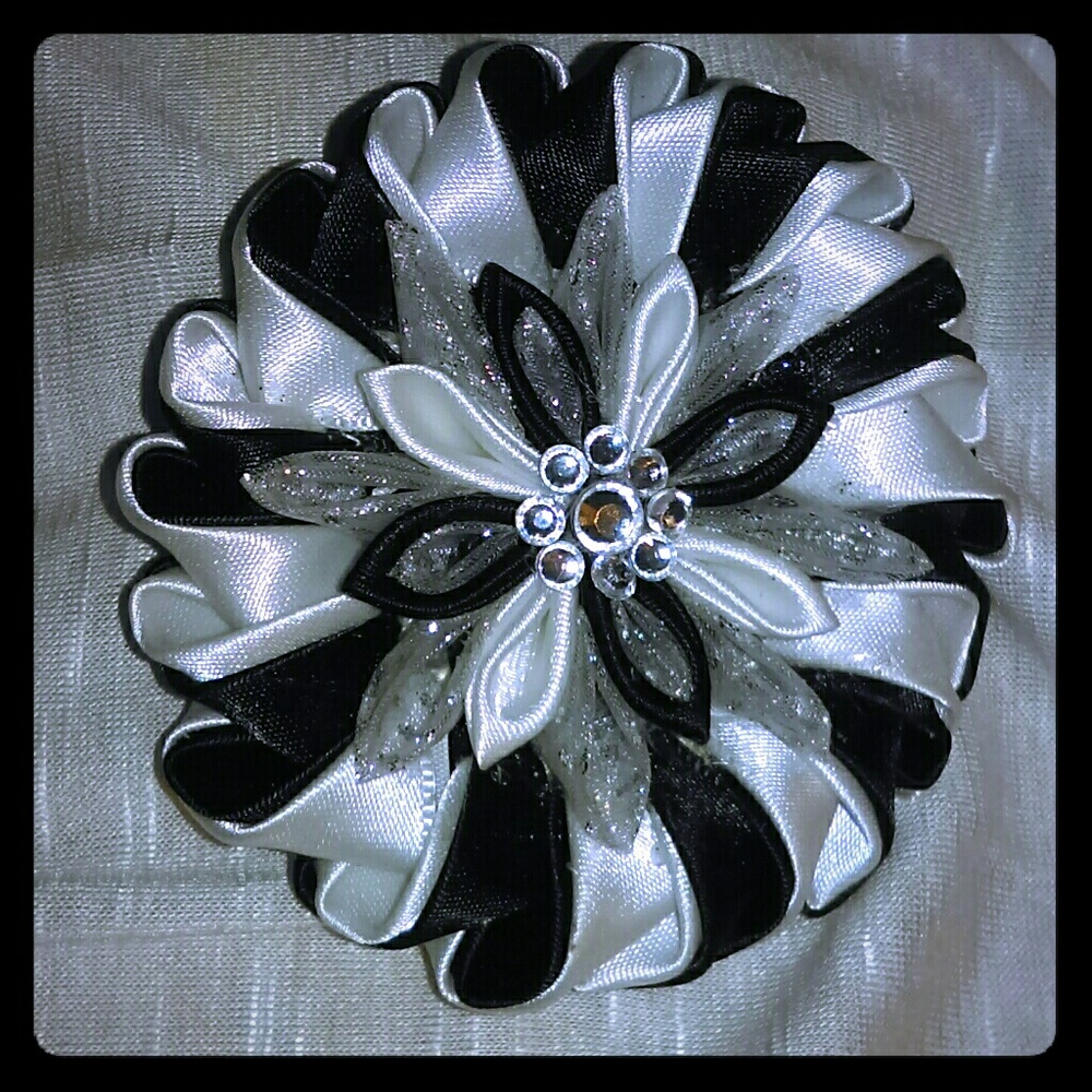 Handmade black and white satin ribbon biarette5"