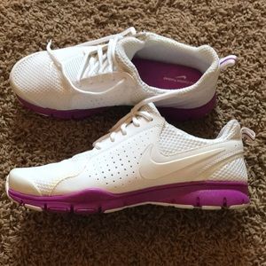 ⭐️sale⭐️ Nike’s!! 💜