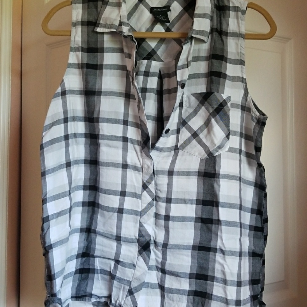Sleeveless blouse