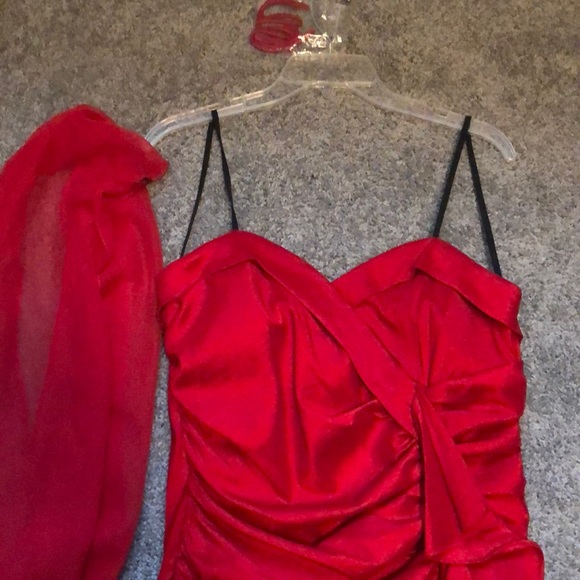 Red strapless dress - Picture 2 of 2
