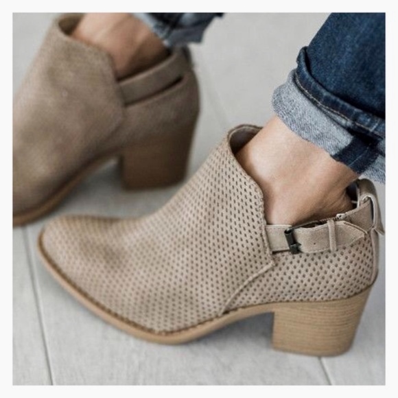 qupid perforated booties