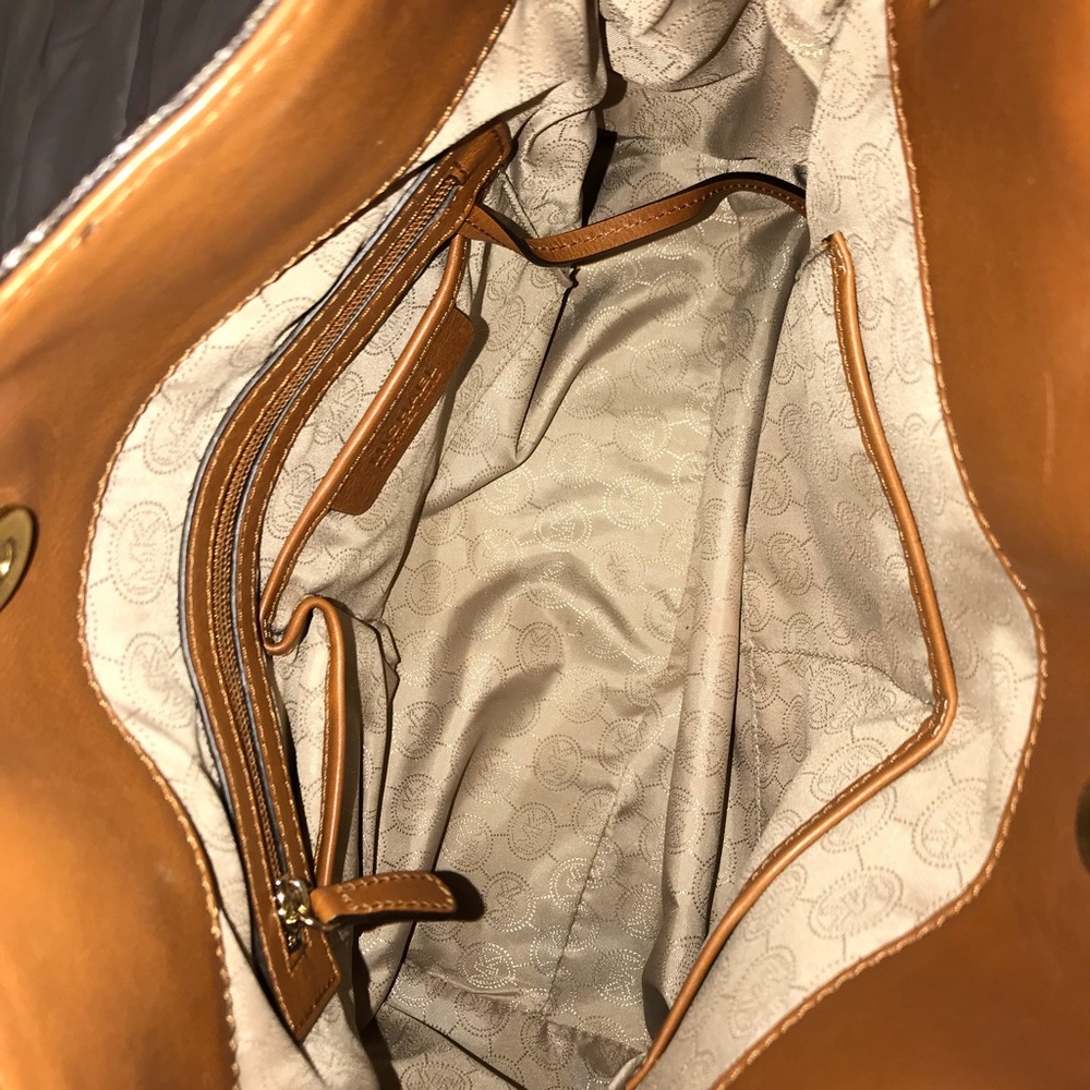 Michael Kors handbag and matching wallet👜 - Picture 7 of 8