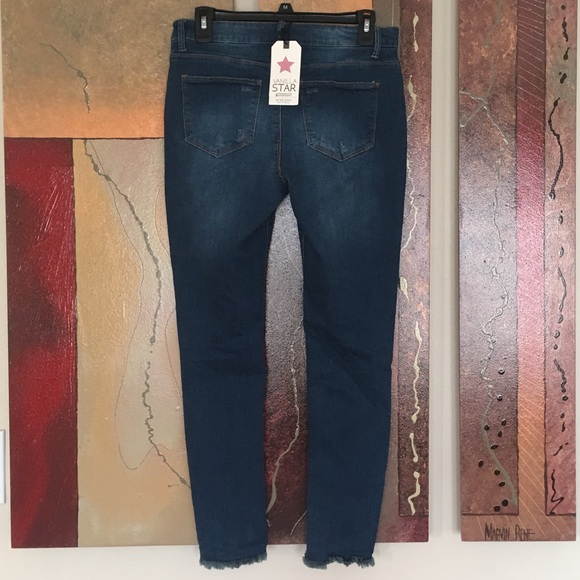 💕Destroyed Mid Rise Skinny Jeans 👖 💕 - Picture 2 of 2