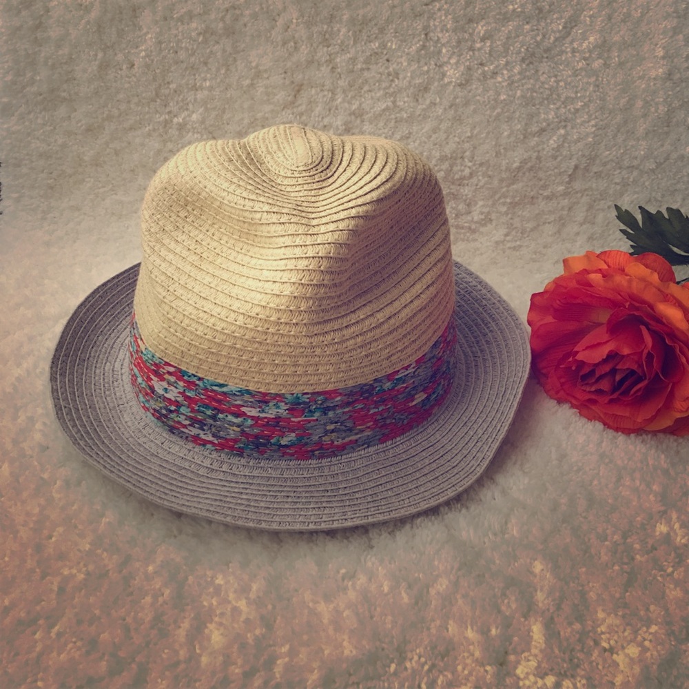 Beautiful Hat - Picture 6 of 6