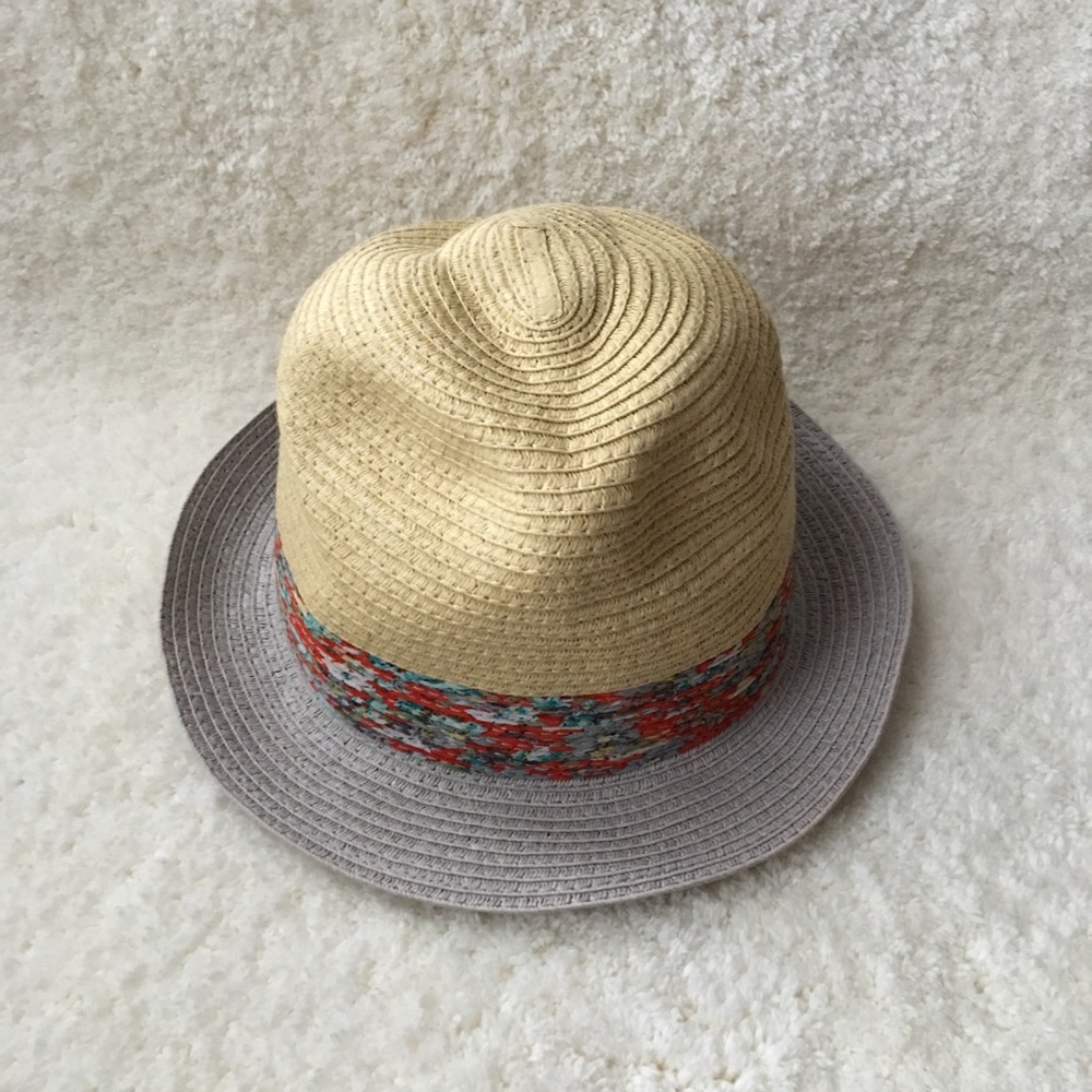Beautiful Hat - Picture 2 of 6