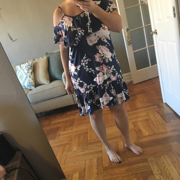 Dress - Picture 3 of 3