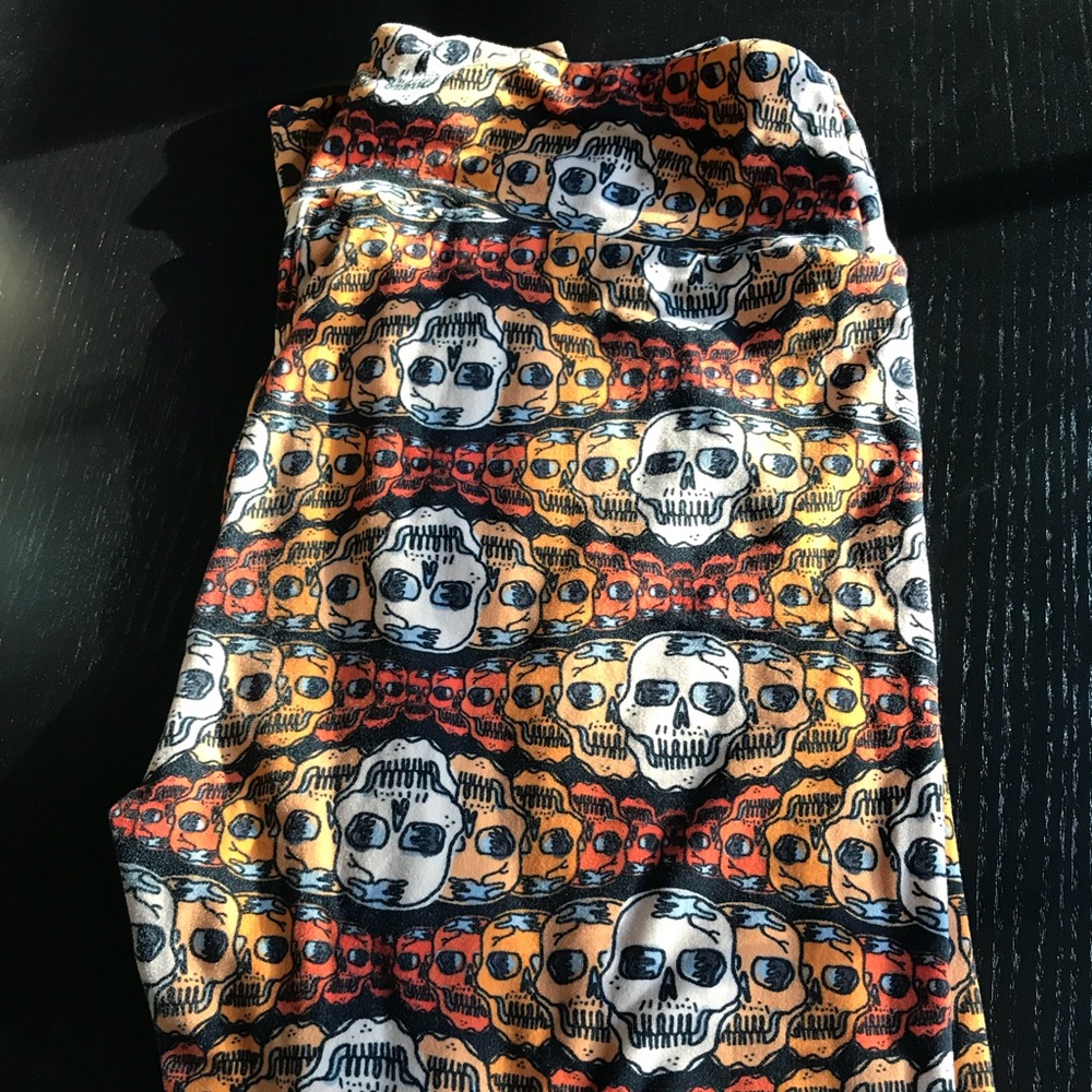 LuLaRoe TC Leggings skulls
