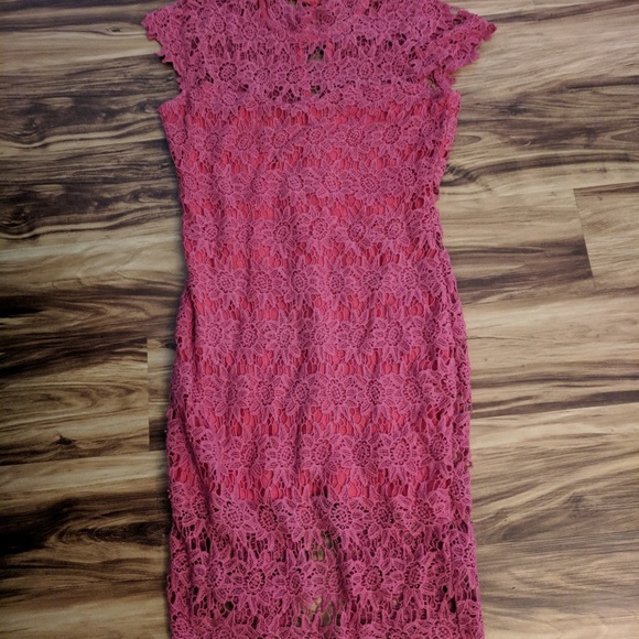 Dresses - Picture 3 of 7