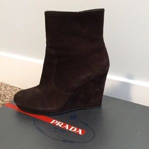 Brown short wedge suede boots