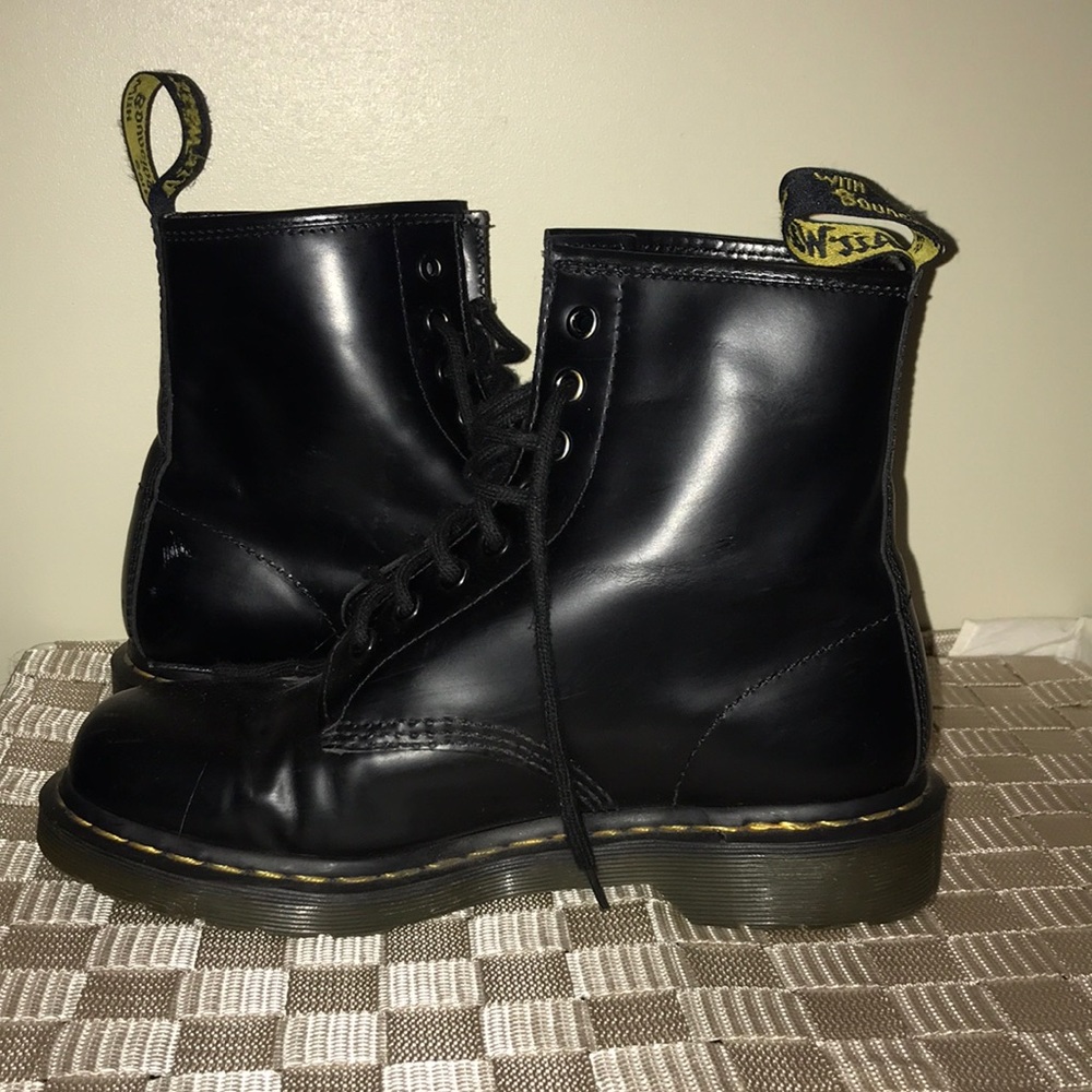 Size 9 Vegan 1640 Dr. Martens!