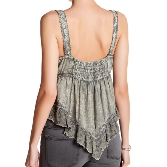 🆕 Romeo & Juliet Couture Gray Ruffle Trim Tank - Picture 3 of 3