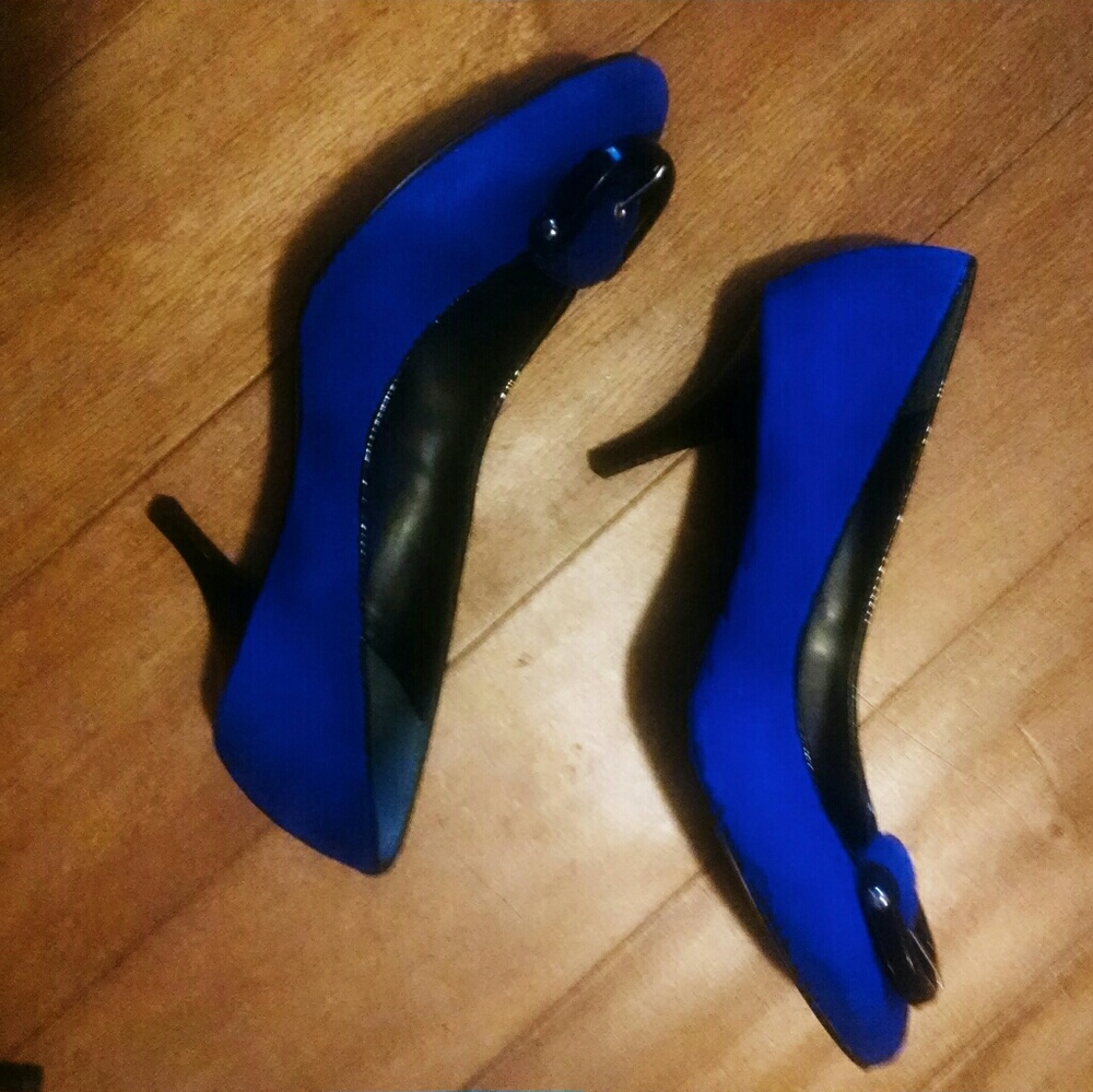 Suede pump