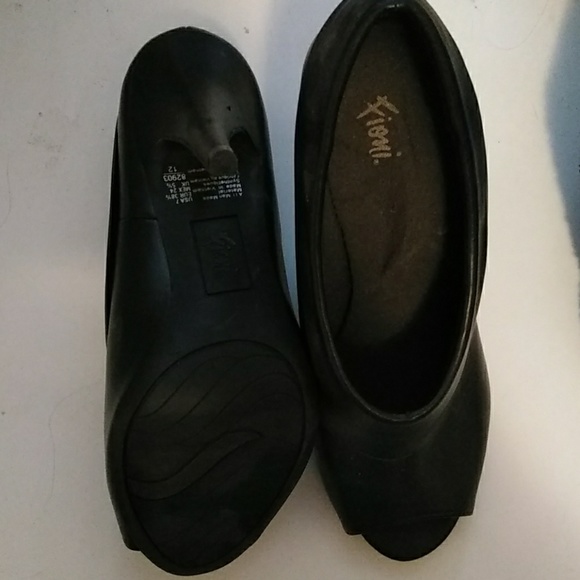 Black peak toe heels - Picture 2 of 2