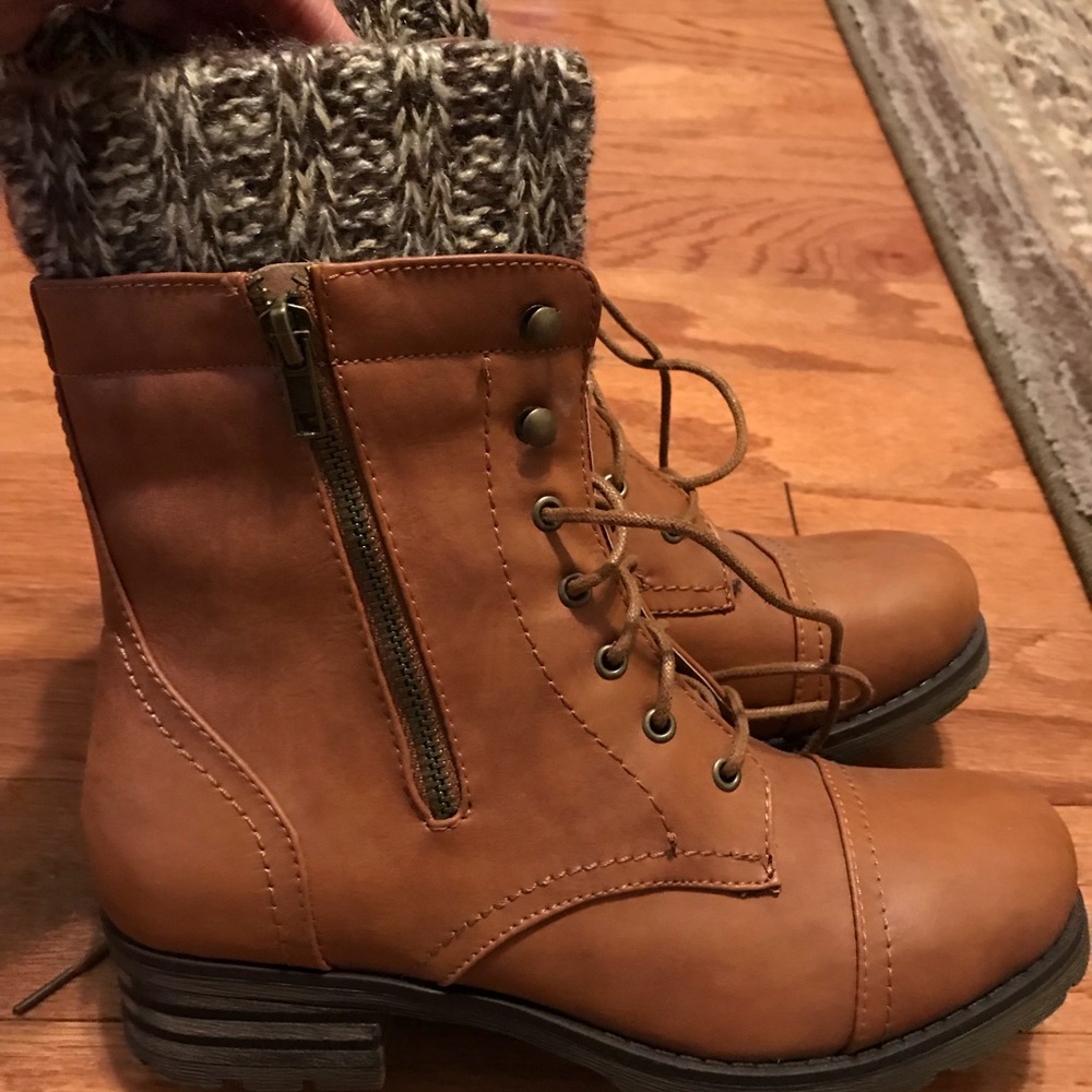 🎉 SOLD 🎉 Boots - cognac color.