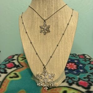 Beautiful snowflake necklace