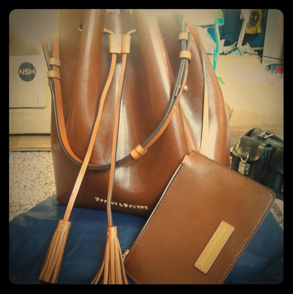 !Large Serena Dooney