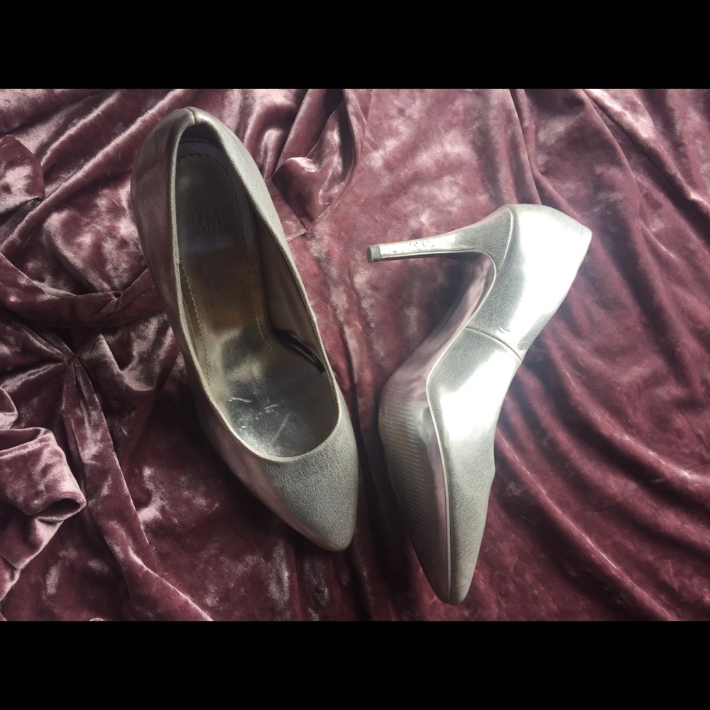 Silver Pumps 💎