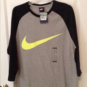 3/4 length sleeves Nike shirt