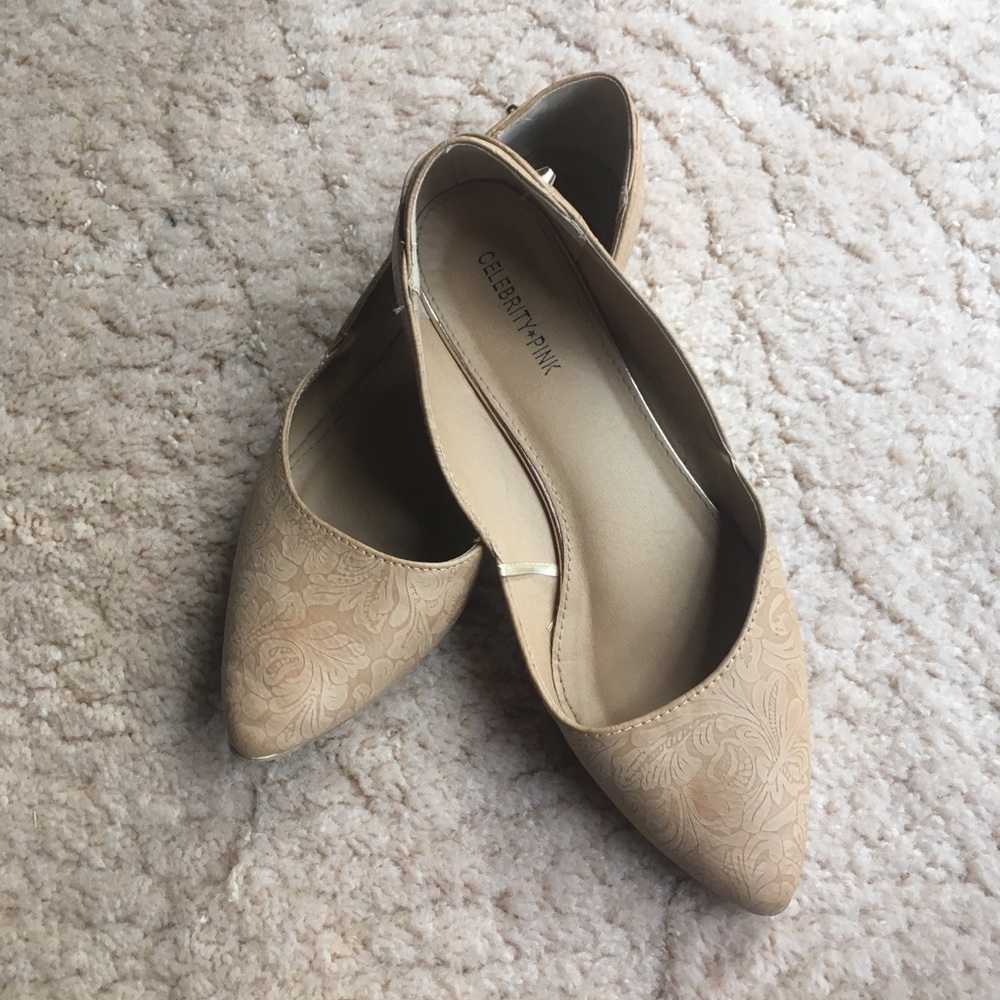Nude flats with gold trim