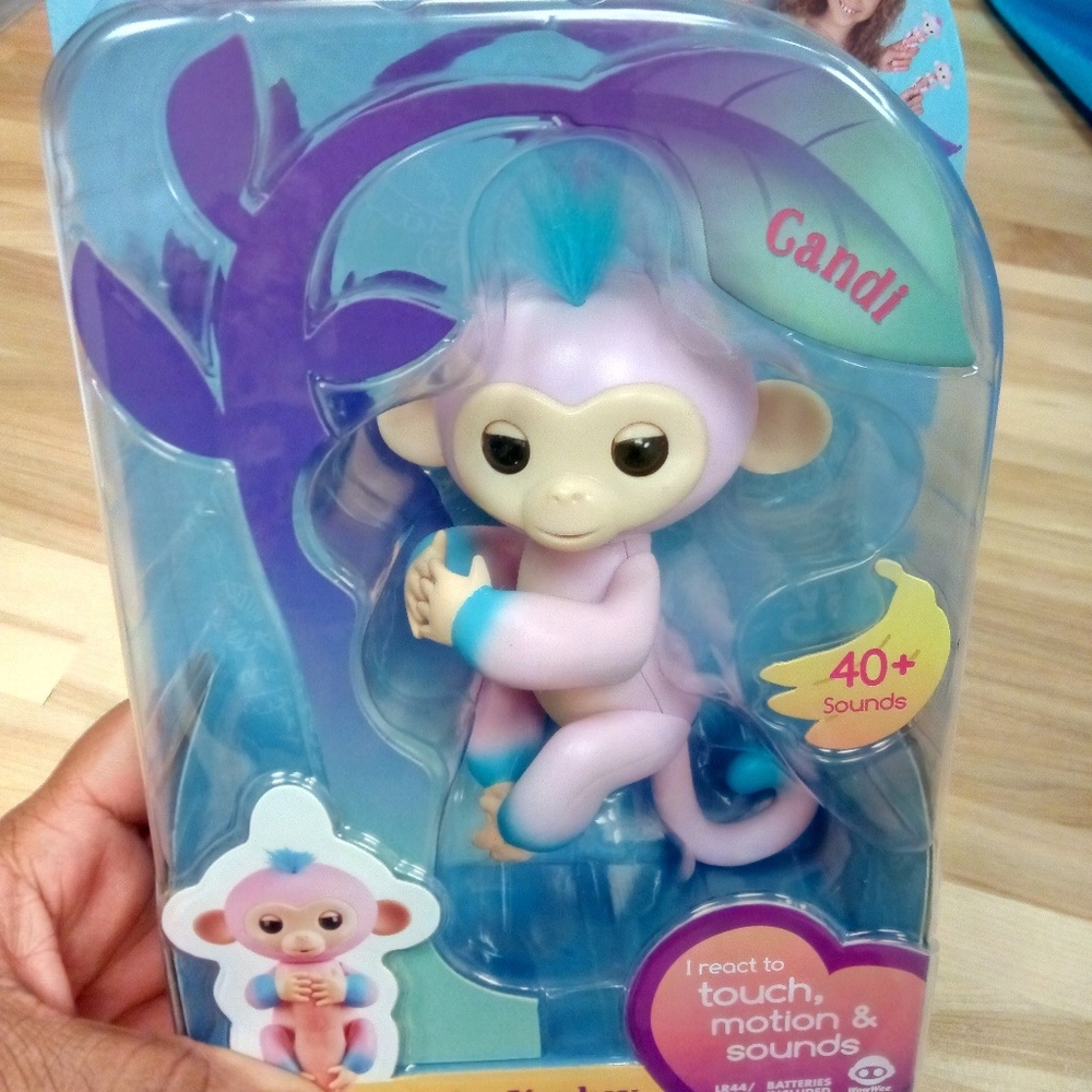 WowWee Fingerlings monkey