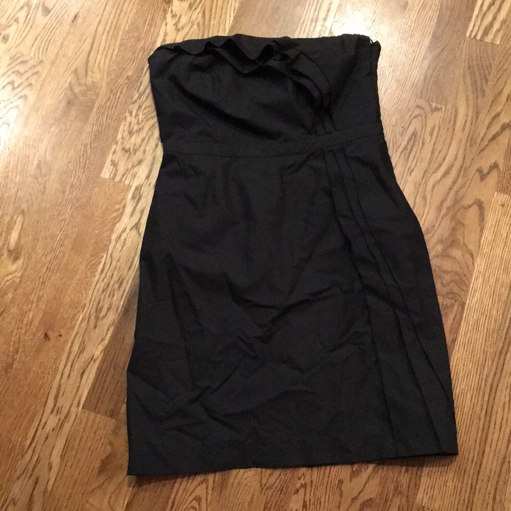 3 For $10 🎉 LOFT Black Ruffled Strapless Dress