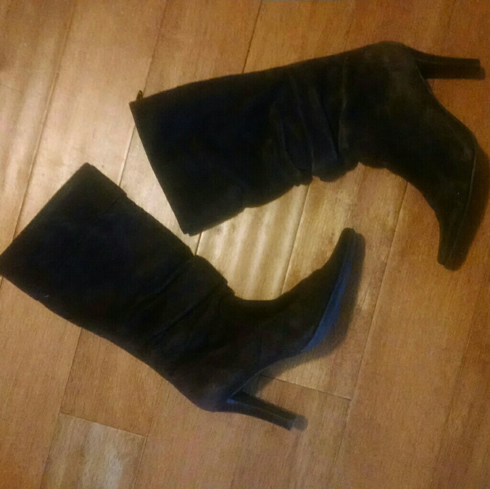 Suede boots