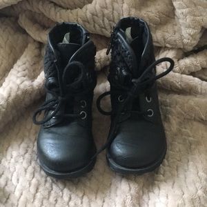 Black lace up toddlers boots