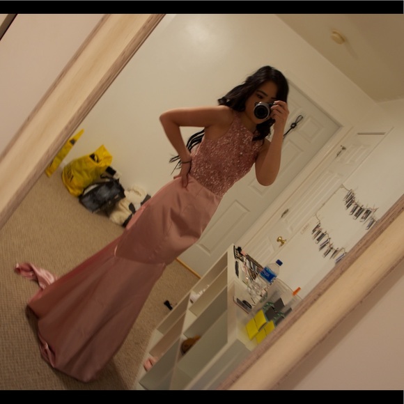 Halter mermaid style prom dress - Picture 1 of 3