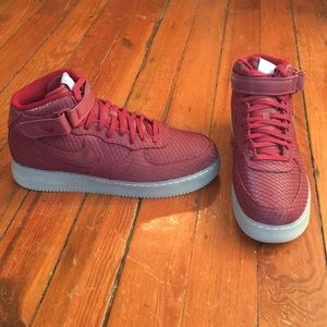NIKE AIR FORCE 1 07 MID LV8 AF1 SIZE 11