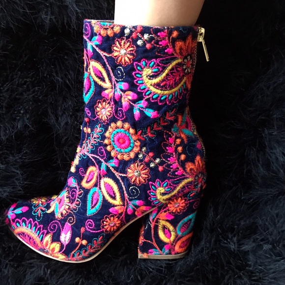 Embellished Colorful booties - Picture 7 of 7