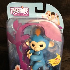 WowWee blue Fingerling - Boris