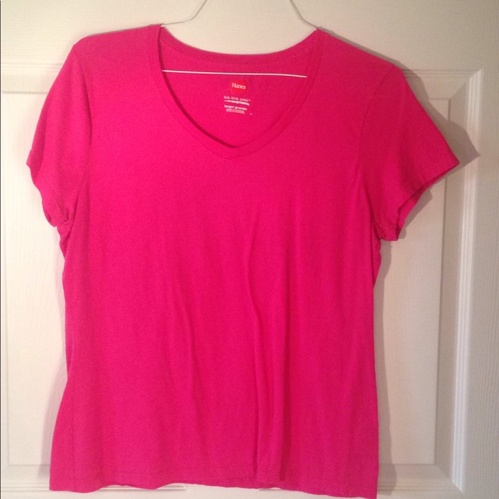 Pink Hanes v neck large short sleeve tee.