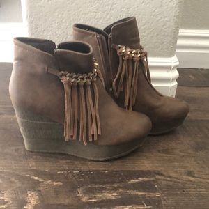 Fringe Wedge Boots