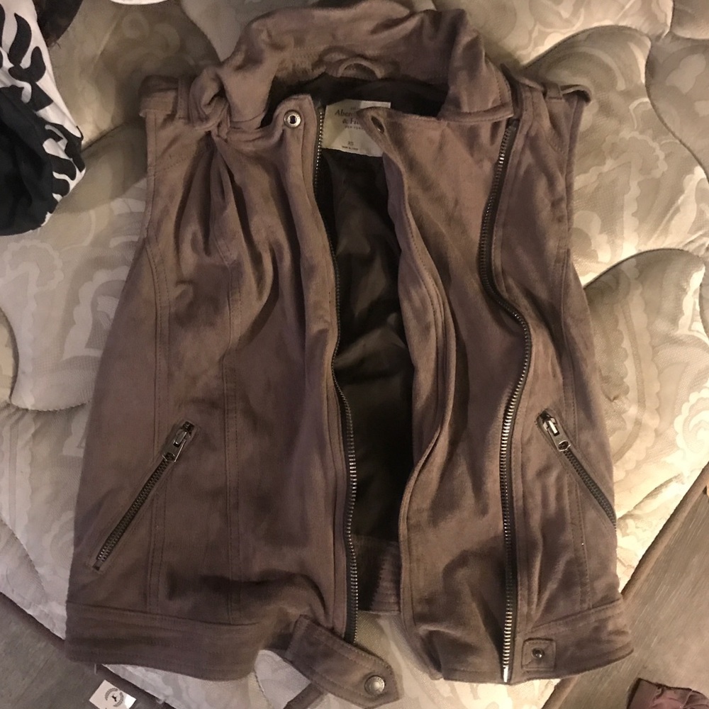 Vegan suede Abercrombie & Fitch vest