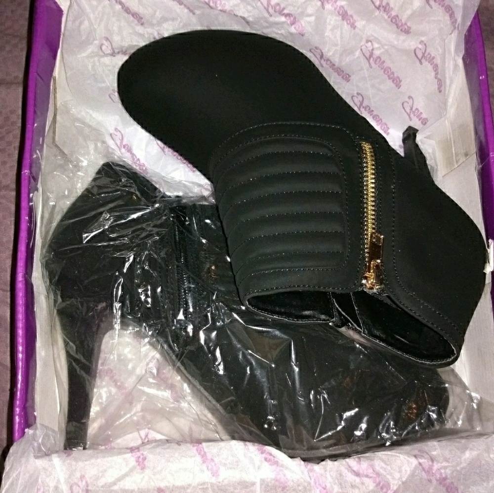 $4.99 shipping 1 hour🎄ANKLE HIGH ZIP UP BOOTS