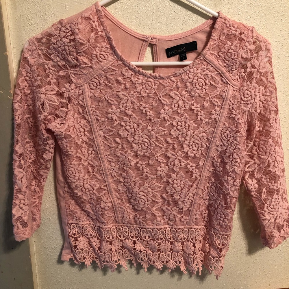 Quarter sleeved crop top
