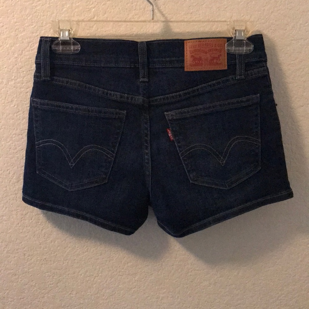 Levi’s Short Shorts (dark blue)