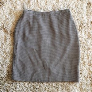 Price Reduced! Classy Houndstooth Pencil Skirt!!