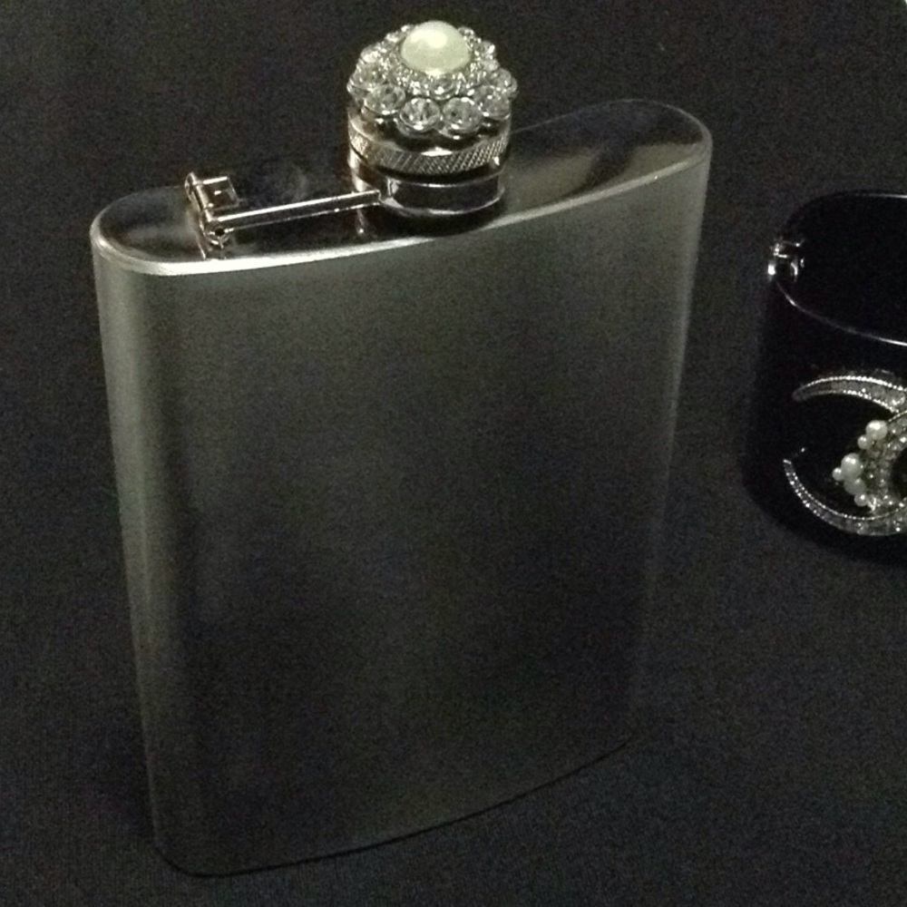 Flask *Bling w/Pearl & Crystal Perfect 4 New Years
