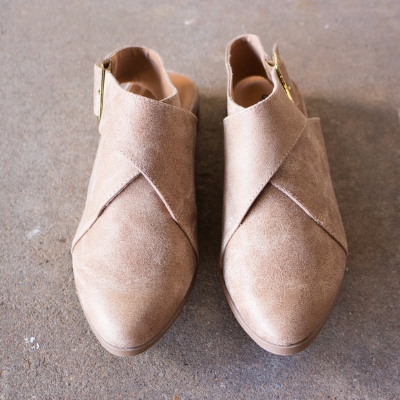 Taupe Ankle Wrap Buckle Flats Shoes Strap Booties. - Picture 2 of 4