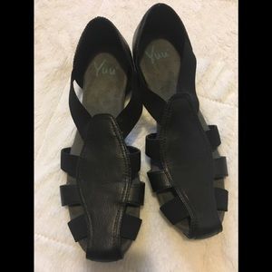 Yuu Celebrity Sandals Size 9.5