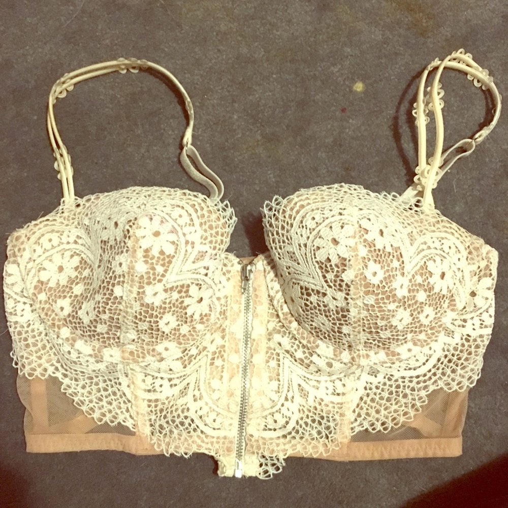 SUPER CUTE!!! Victoria’s Secret crop bustier