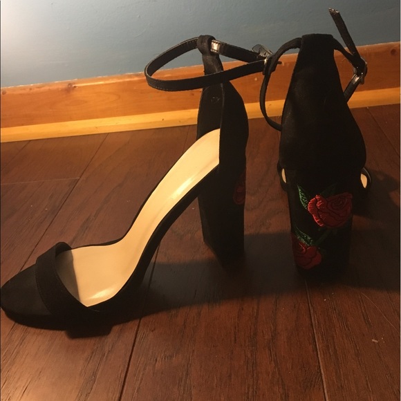 Charlotte Russe black rose heels - Picture 2 of 6