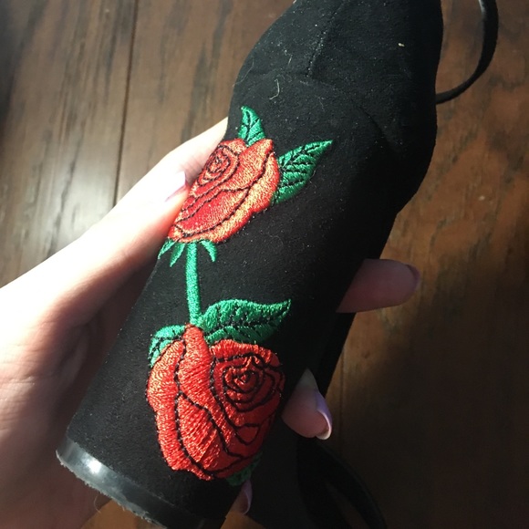 Charlotte Russe black rose heels - Picture 4 of 6