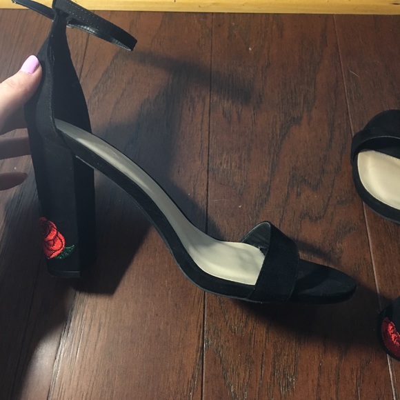 Charlotte Russe black rose heels - Picture 5 of 6